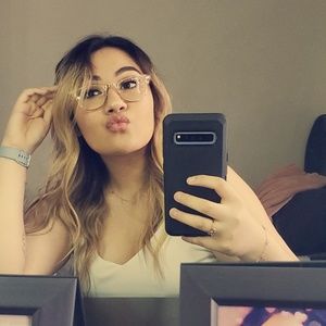 Meet your Posher, Laura